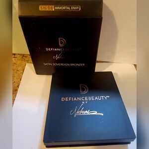 Defiance Beauty Satin Sovereign Bronzer